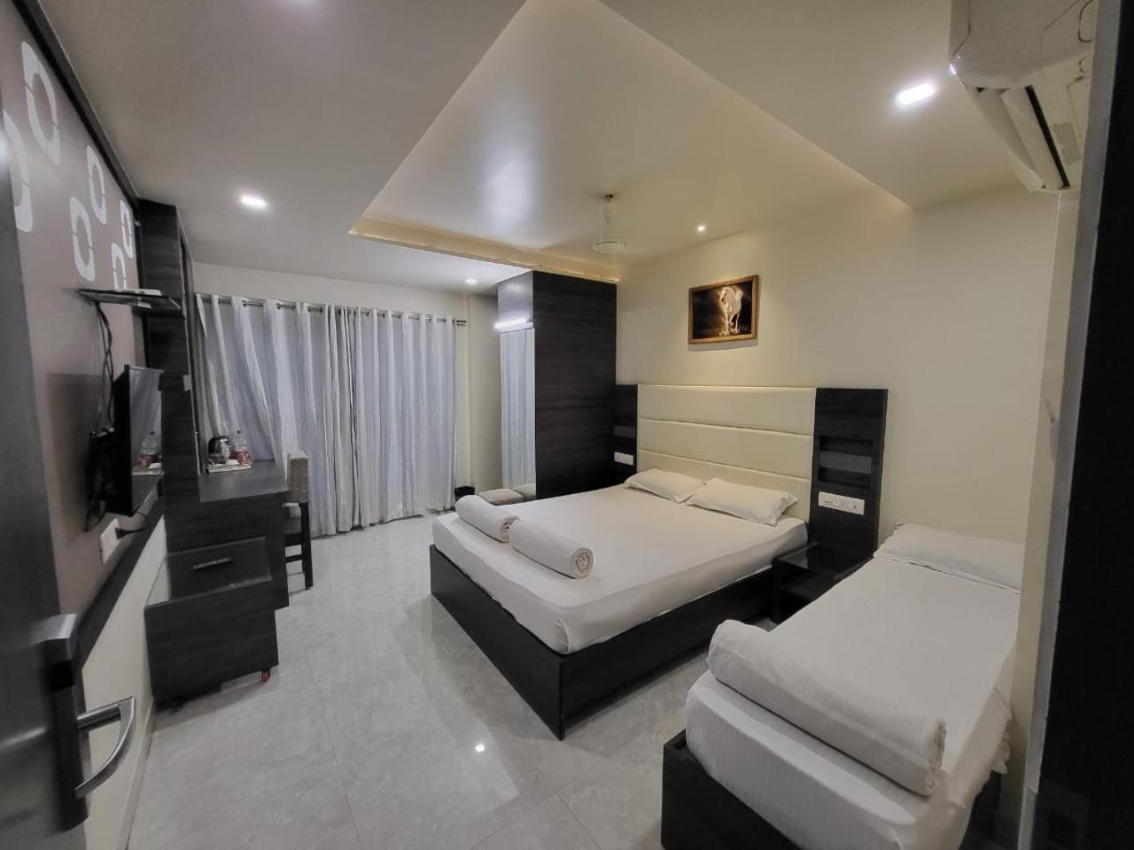 Hotel Nirvana Residency Нагпур Екстериор снимка