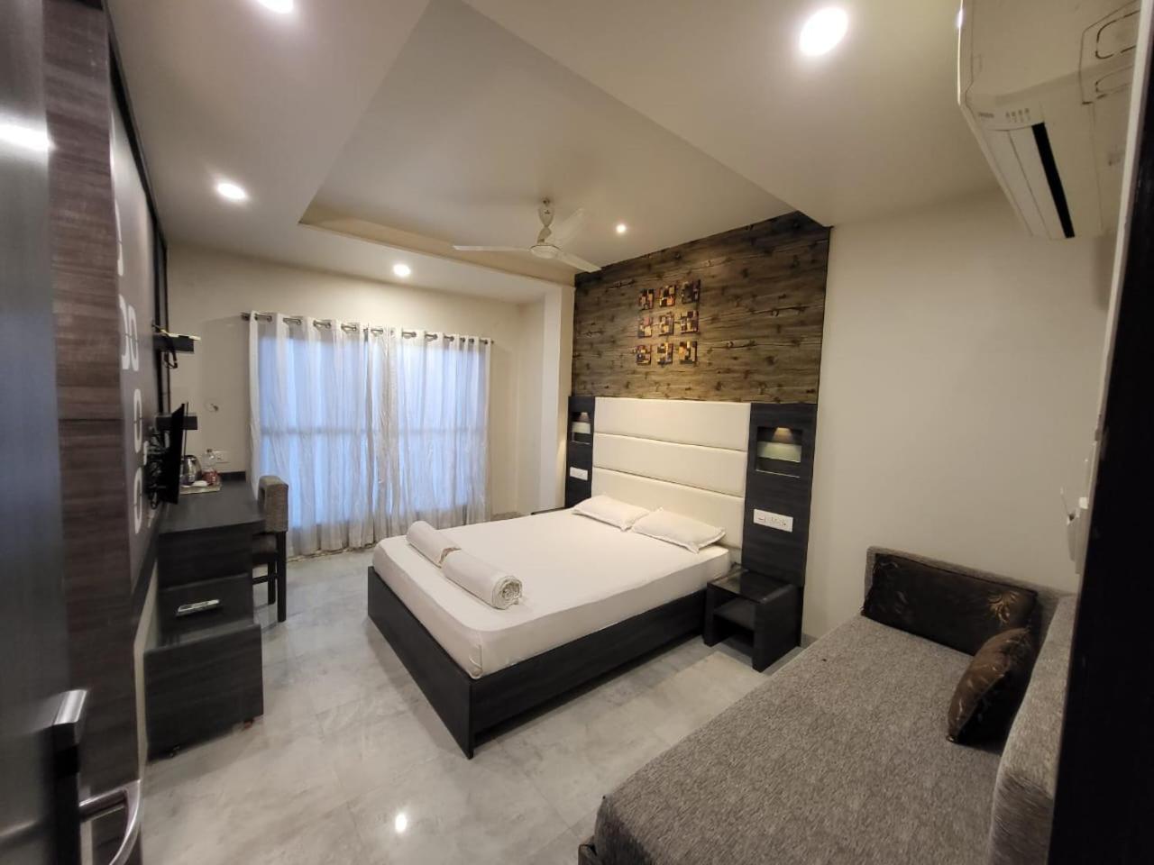 Hotel Nirvana Residency Нагпур Екстериор снимка